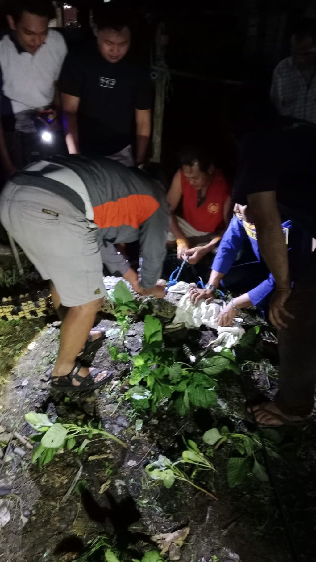 Petugas Damkar Pos 6 Palaran berhasil Evakuasi Buaya