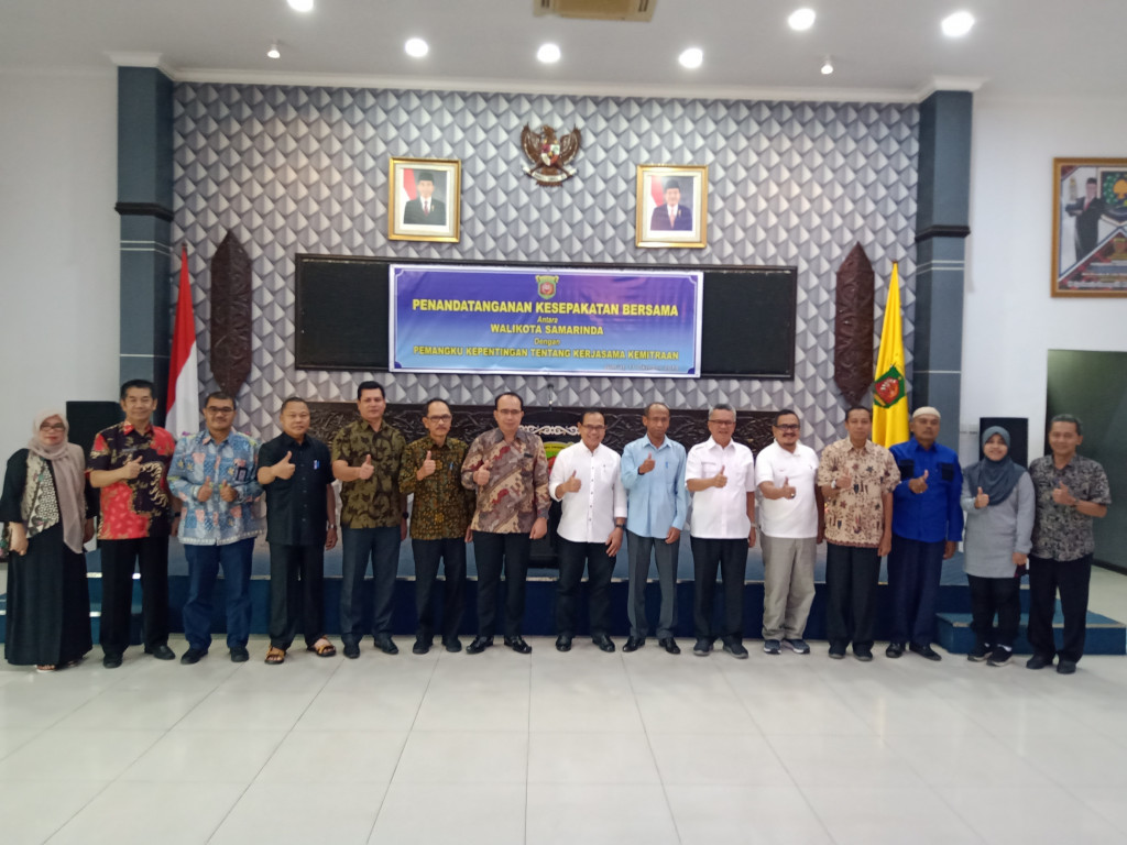 Penandatanganan Kesepakatan Bersama Walikota Samarinda dengan Pemangku Kepentingan