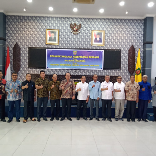 Penandatanganan Kesepakatan Bersama Walikota Samarinda dengan Pemangku Kepentingan