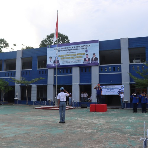 Kadis Damkarmat Pimpin Apel Pagi di SMAN 1 Samarinda