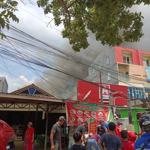 2 Kebakaran Besar dalam waktu yang hampir bersamaan di daerah Lambung Mangkurat dan Pelita
