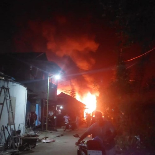 Kebakaran di Jalan Mangkujenang