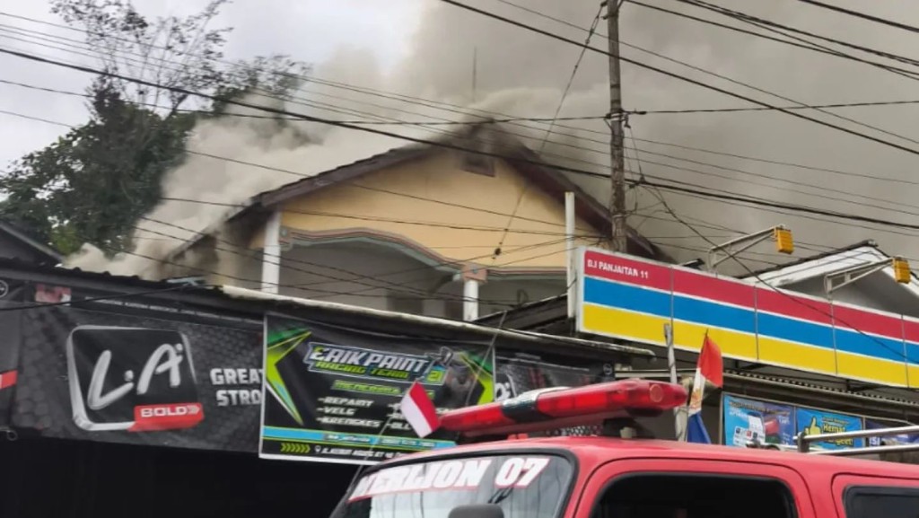 Kebakaran di Jalan Poros Samarinda-Bontang