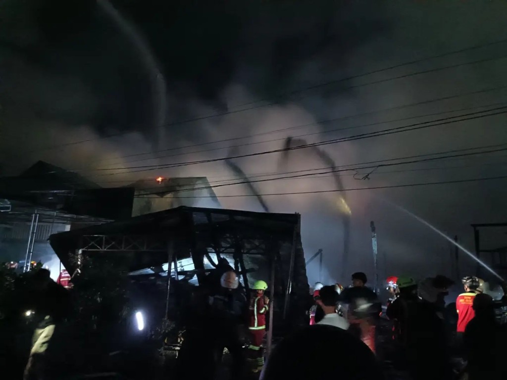 Kebakaran di Jalan Teuku Umar