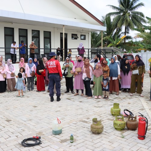 Disdamkarmat Samarinda gelar kegiatan Damkar Sowan Sekolah dan Dasa Wisma di Kelurahan Sungai Pinang Luar