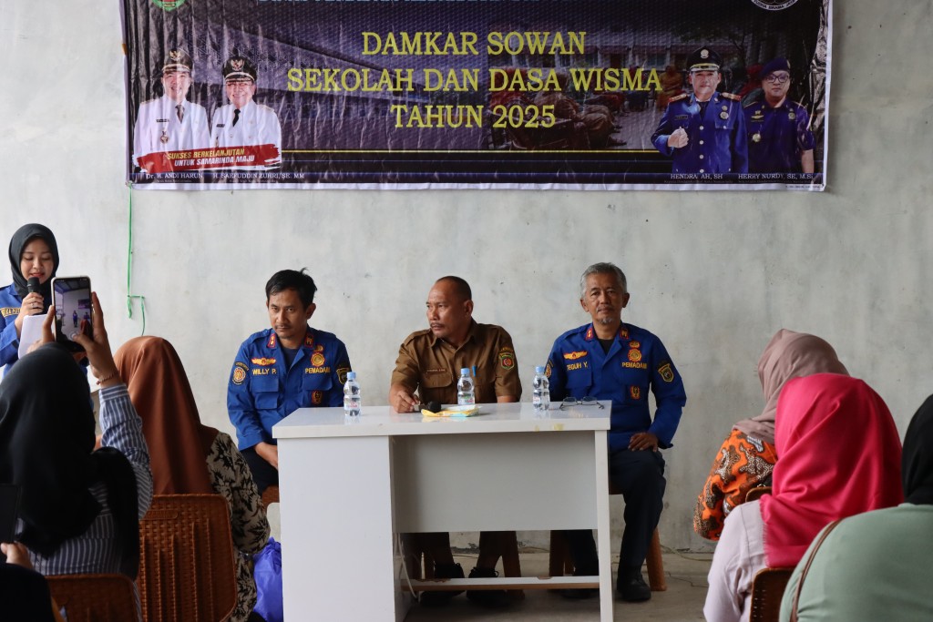 Disdamkarmat Samarinda gelar kegiatan Damkar Sowan Sekolah dan Dasa Wisma di Kelurahan Air Putih