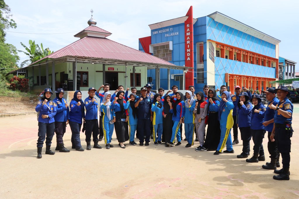 Damkar Sowan Sekolah dan Dasawisma di SMKN 11 Samarinda