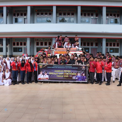 Damkar Sowan Sekolah dan Dasawisma di SMK TI Labbaika Samarinda