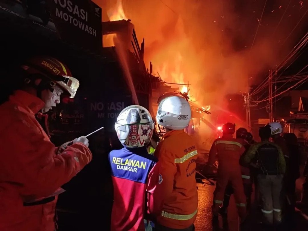 Kebakaran di Wolter Monginsidi