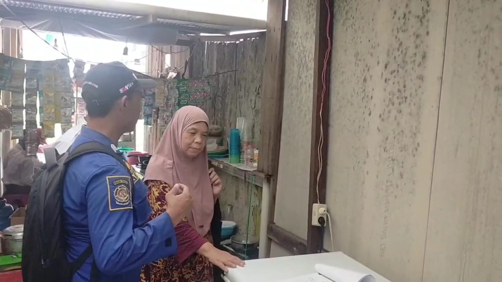 Dinas Damkar Samarinda laksanakan pemeriksaan Instalasi Listrik di Rumah Warga