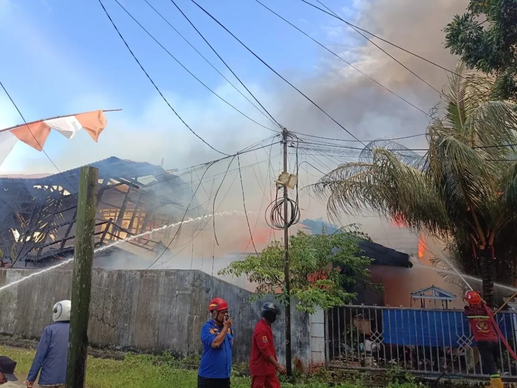 Kebakaran di Komplek Perumahan Dosen Unmul Rumbia