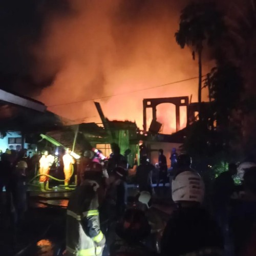 Kebakaran di Perumahan Guru Jl. AW Syahranie